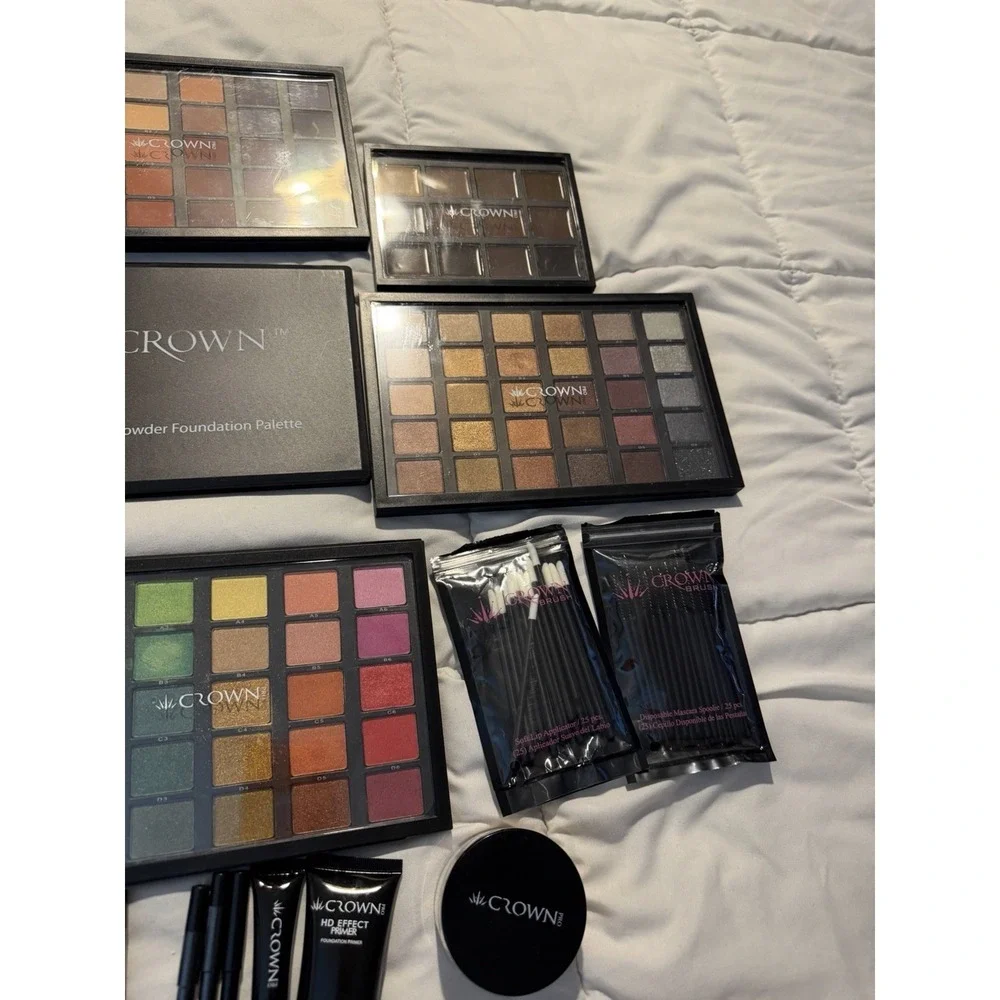 Crown Pro Master Plus Kit Makeup Set  Brushes Foundation Lipstick 23 Pieces